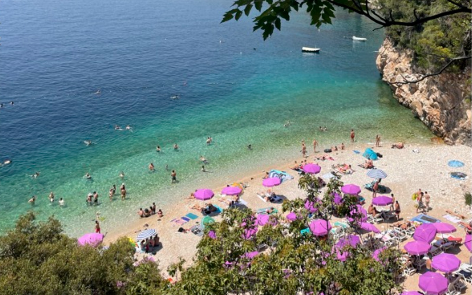 Sveti Jakov Beach